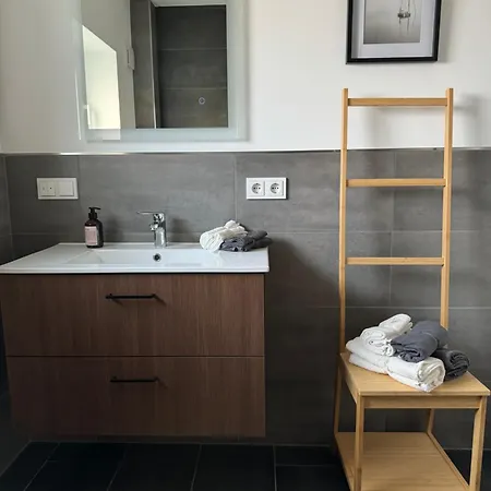 Modern & Grosszuegig! Ideal Fuer Familie & Arbeit Apartament