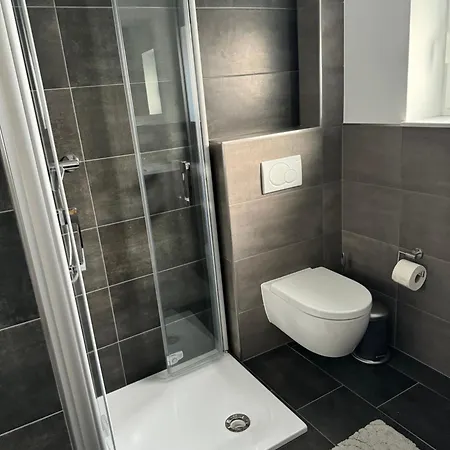 Apartament Modern & Grosszuegig! Ideal Fuer Familie & Arbeit *