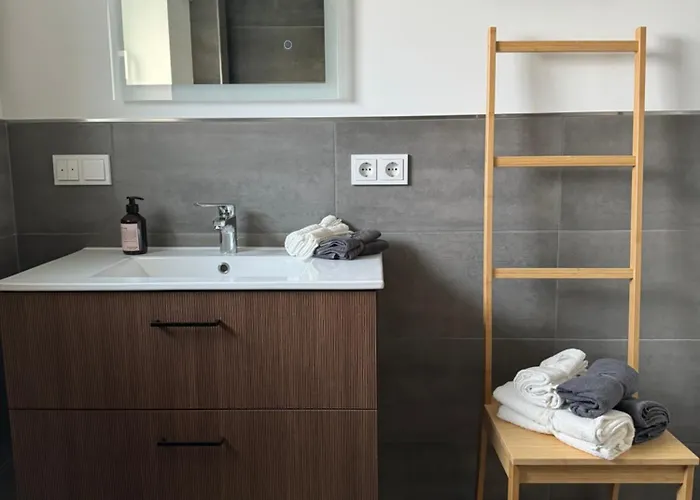 Modern & Grosszuegig! Ideal Fuer Familie & Arbeit Apartmán